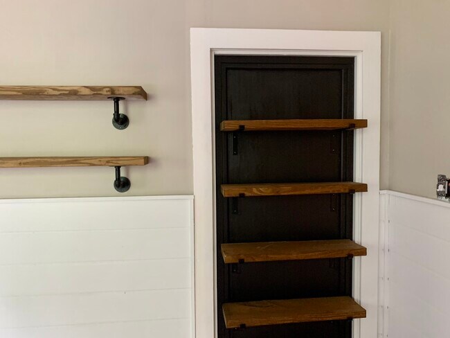 Building Photo - 1701 W Doe Run Rd