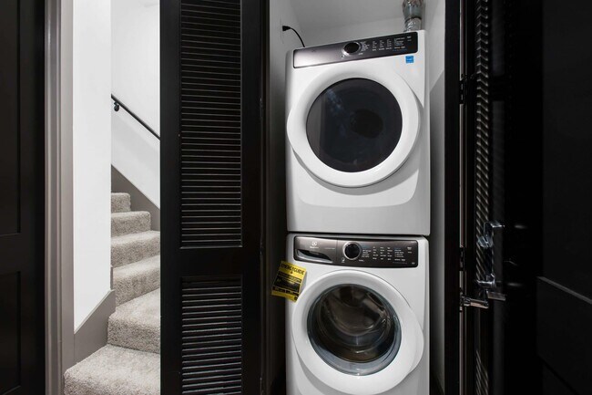 Building Photo - 161 S Normandie Ave