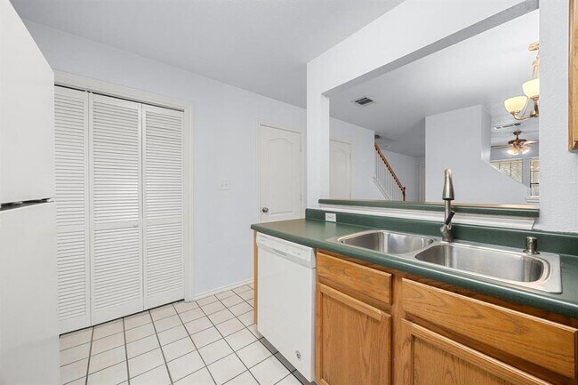 Building Photo - 11901 Swearingen Dr
