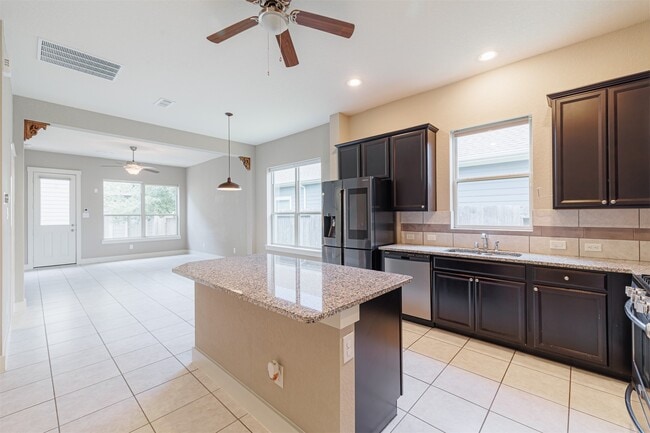 Building Photo - 16831 Osprey Bend Dr