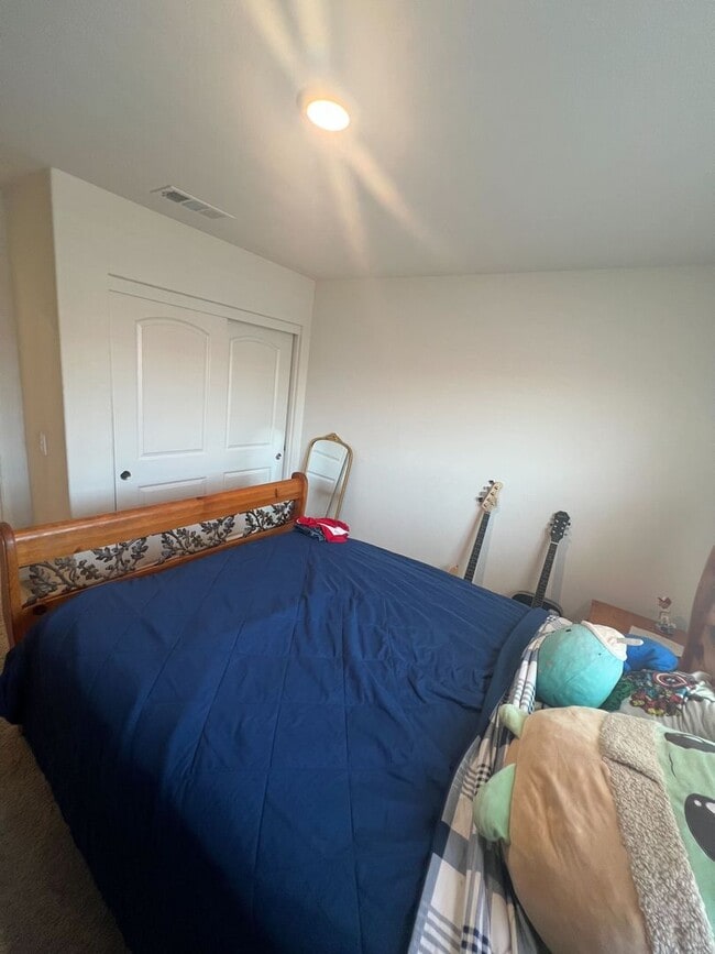 Building Photo - Comfortable Living in a Quiet Neighborhood...