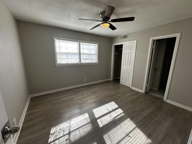 Building Photo - 1602 39th St