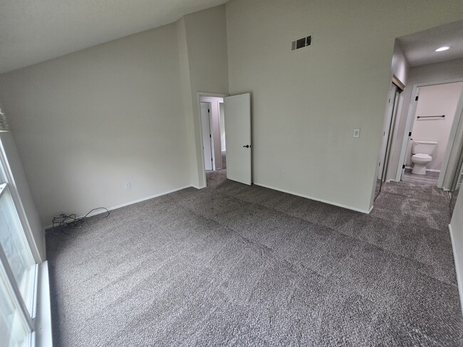 Building Photo - 8257 N Revere Ave