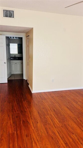 Building Photo - 6732 W Sample Rd