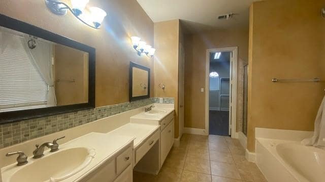 Building Photo - 11563 Avondale Dr