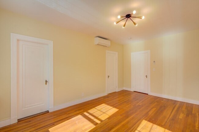 Building Photo - 321 Tappan St