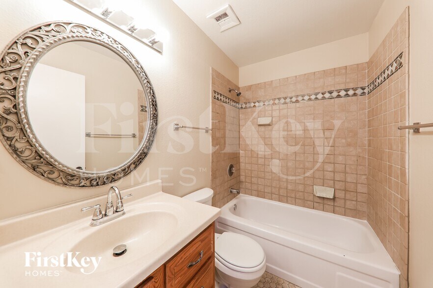 Building Photo - 9044 N 52nd Dr