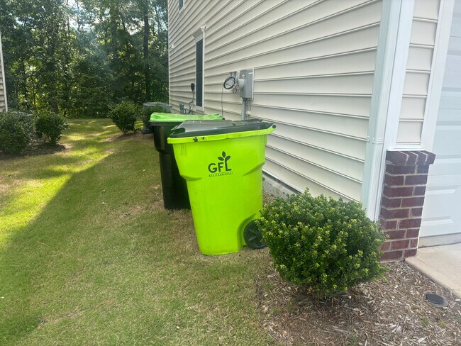 Building Photo - Room in Duplex on Romeria Dr