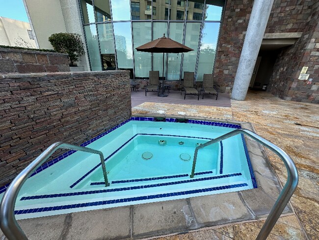 Building Photo - 654 Front St