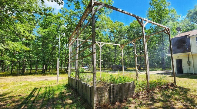 Building Photo - 226 N High Bridge Rd