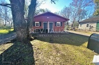 Building Photo - Renovated 1 Bedroom 1 Bath DUPLEX!