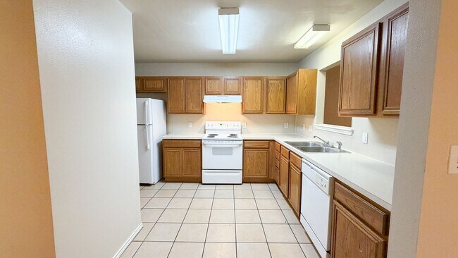 Building Photo - 517 N Brentwood Ave