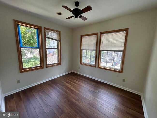 Building Photo - 209 Grayling Ave