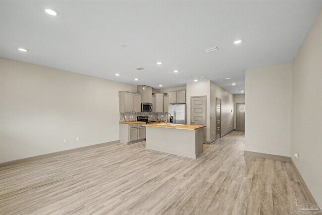 Building Photo - 9055 Golden Eye Dr