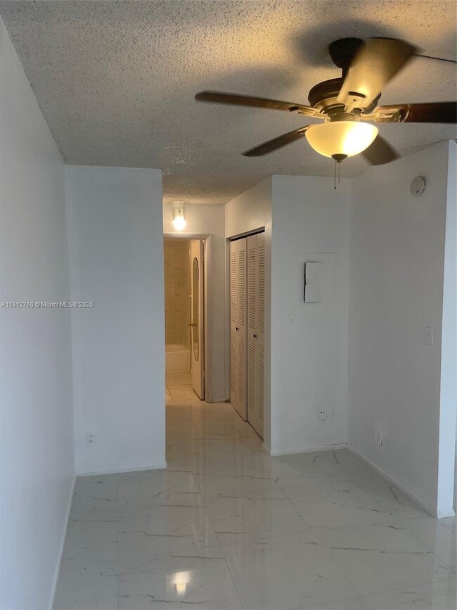 Building Photo - 2701 Riverside Dr
