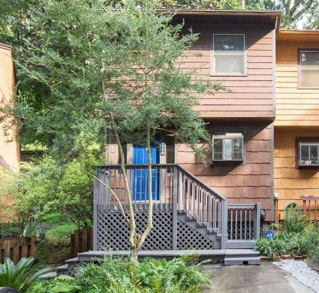 Building Photo - 1749 Beechwood Cir S