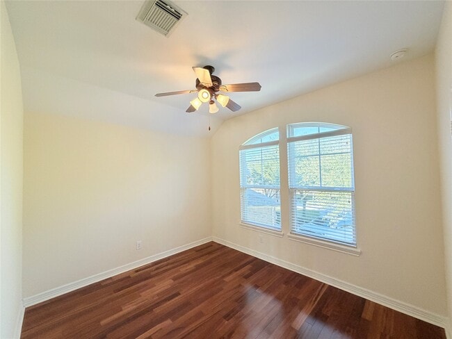 Building Photo - 28015 Silverstream Ct