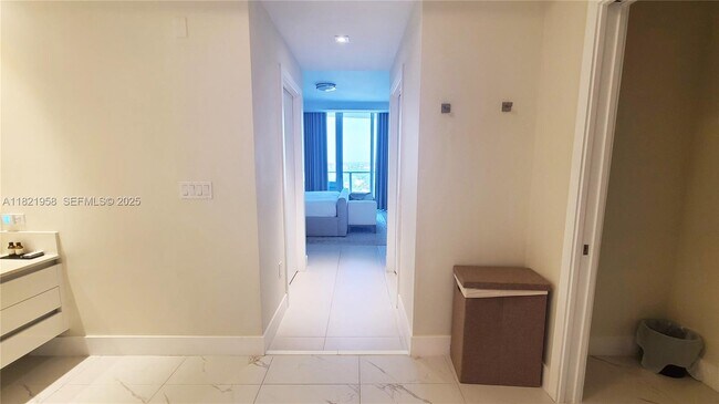 Building Photo - 3100 N Ocean Dr