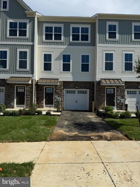 Building Photo - 748 Rosler Wy
