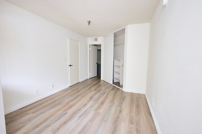 Building Photo - 1791 N Sycamore Ave