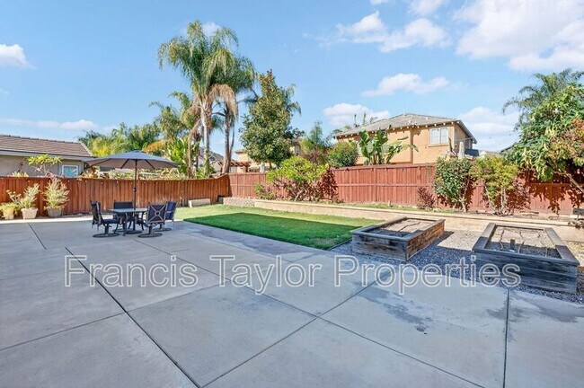 Building Photo - 504 Eureka Dr