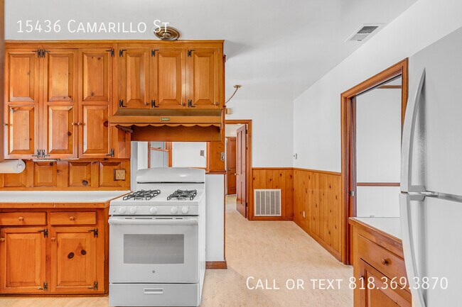 Building Photo - 15436 Camarillo St