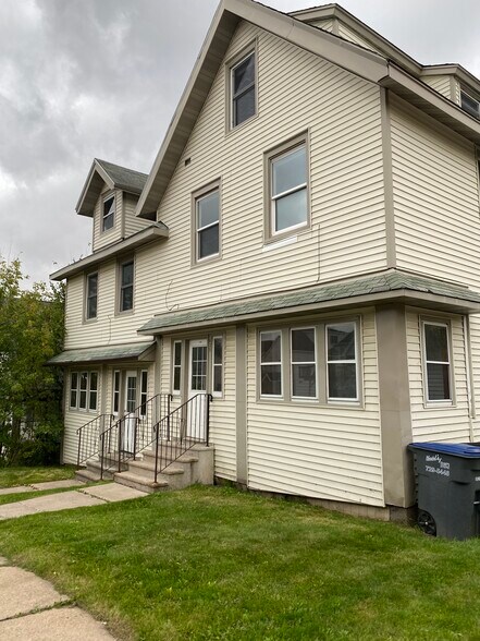 Building Photo - 423 N 15th Ave E