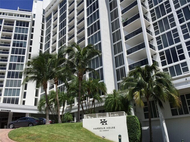 Building Photo - 10275 Collins Ave