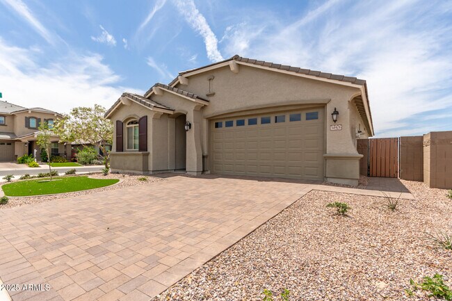 Building Photo - 34906 N Hawley Dr