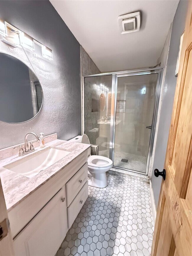 Building Photo - 11809 Garden Gate Dr