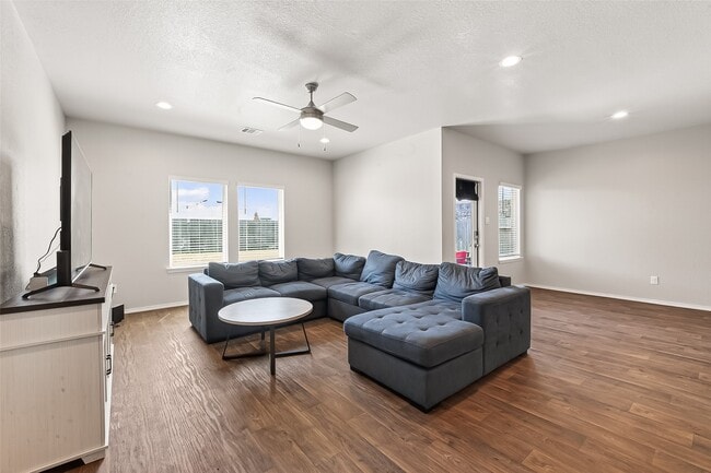 Building Photo - 21500 Rustic Elm Dr