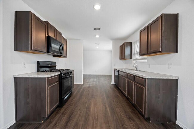 Building Photo - 14611 Broadbury Pond Rd