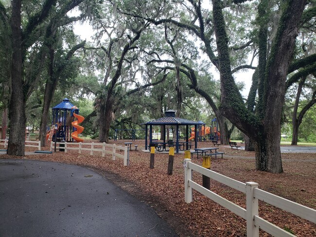 Building Photo - 3848 Bayshore Cir