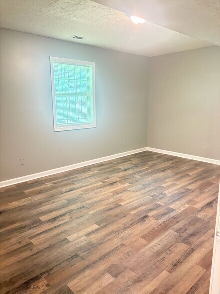 5th bedroom in basement - 6134 Nutmeg Ct SE