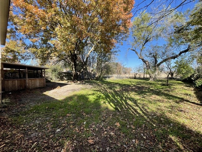 Building Photo - 113 Deerwood Ln