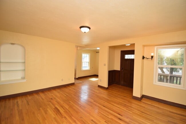 Building Photo - Amazing Home in Millcreek with Backyard Oasis!