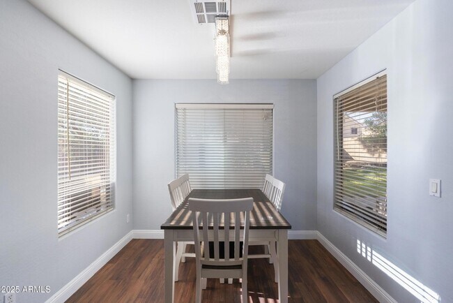 Building Photo - 1422 S 230th Ave