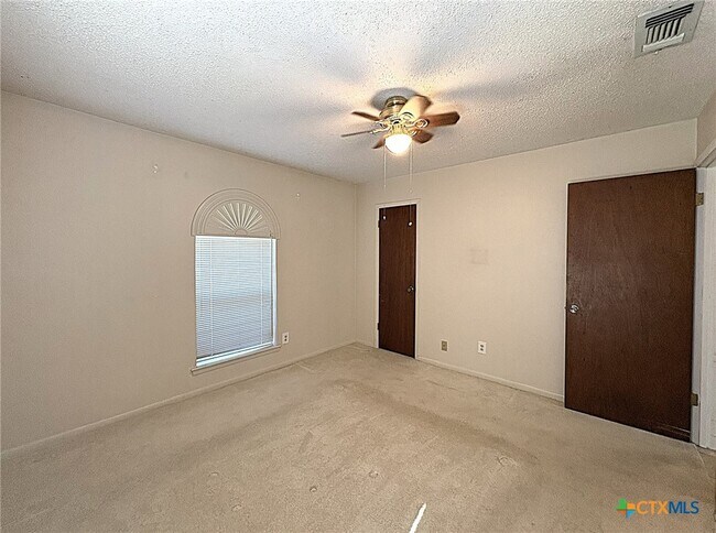 Building Photo - 1613 Velma Ave