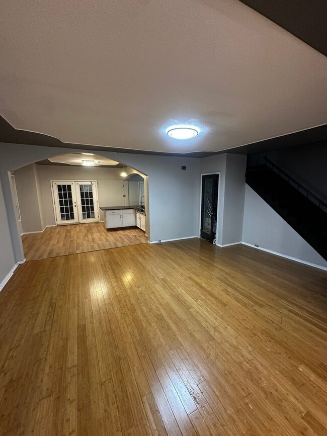 Building Photo - 435 S Poplar Ave