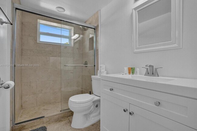 Building Photo - 10000 E Bay Harbor Dr