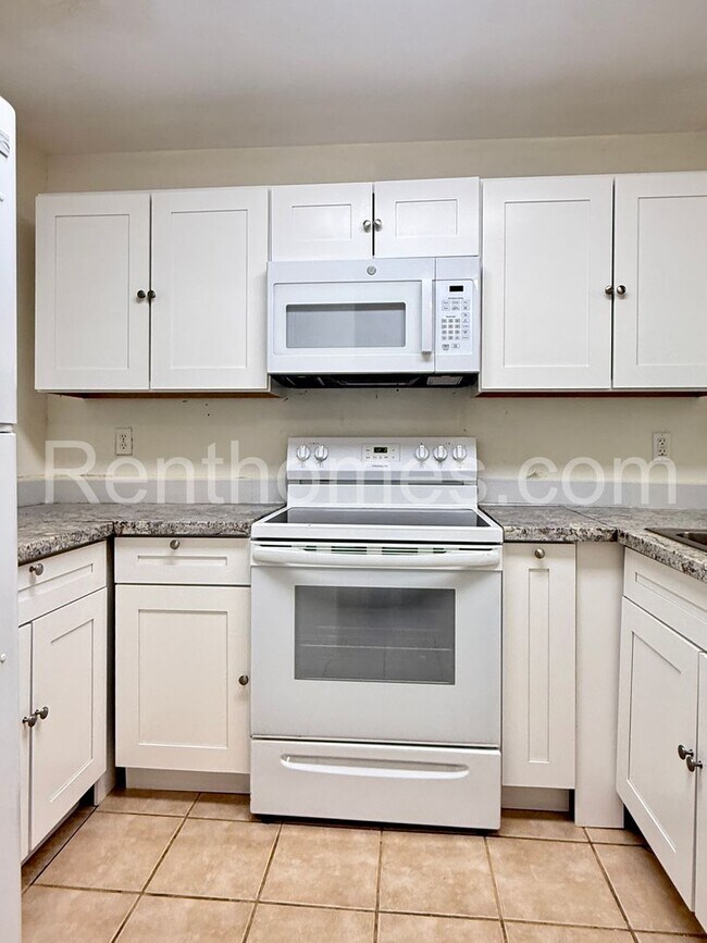 Building Photo - 7425 Charmant Dr