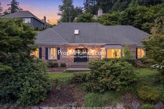Building Photo - 17981 SW Meadowlark Ln