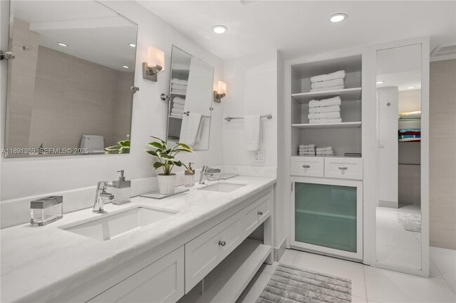 Building Photo - 101 Crandon Blvd