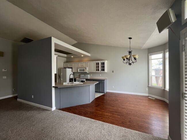 Building Photo - 2030 N Springland Pl