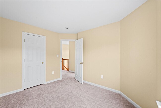 Building Photo - Modern Comfort Meets Convenience, Close to...
