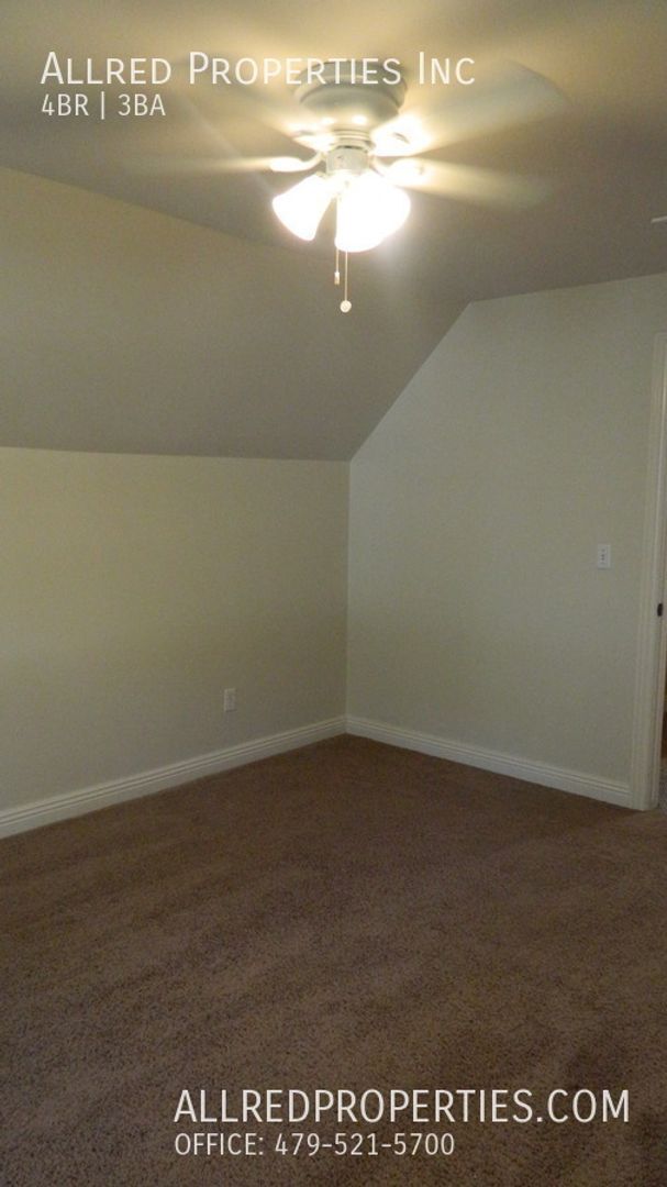 Building Photo - Spacious 4 Bed, 2.5 Bath Home in Prime Fayetteville Location With Lawn Care Included!