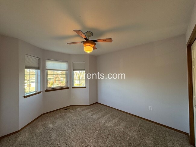 Building Photo - Beautiful 5-mile prairie home! Available now!