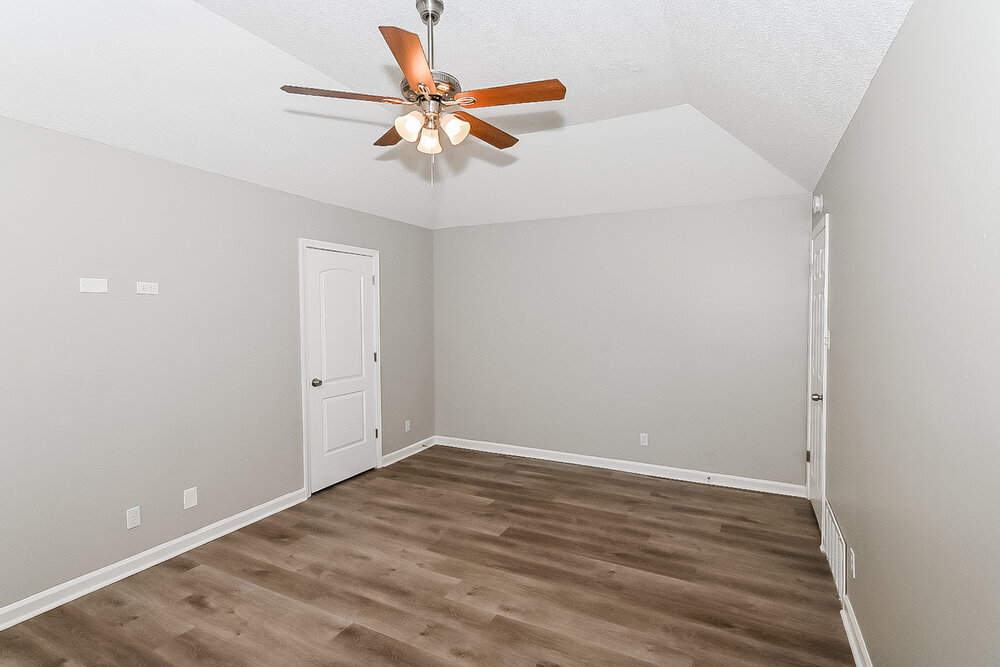 Building Photo - 9898 Sequoia Ln