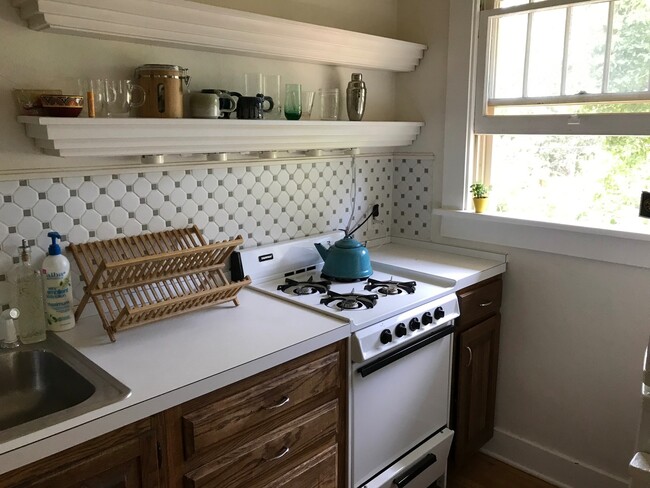Building Photo - One Bedroom In 4-Plex Close To Chautauqua ...