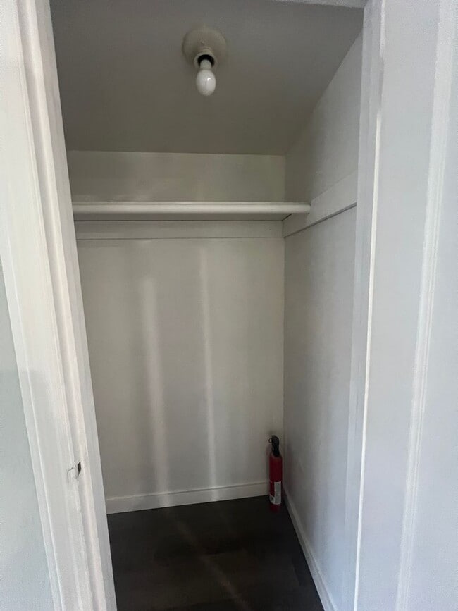 Building Photo - Charming 1-bedroom home